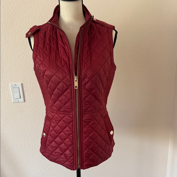 Burberry Quilted Red Vest - Picture 1 of 7